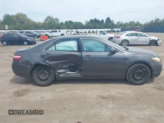2008 Toyota Camry LE z VIN 4T4BE46K98R013524, wystawiony jako IAAI lot #42234537 z przebiegiem Nie podano mil oraz . Historia ofert i sprzedaży dostępna na DreamBid. Obrazek 13.