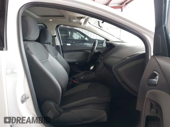 2014 Ford Focus SE with VIN 1FADP3K21EL301336, listed as a IAAI auction lot 41939452 with 118,203 mi miles. Bid and sale history available at carsss.com. Image 5.