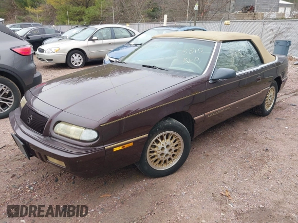 1995 Chrysler LeBaron z VIN 1C3EU4538SF504479, wystawiony jako IAAI lot #42045815 z przebiegiem 102 042 mil mil oraz . Historia ofert i sprzedaży dostępna na DreamBid. Obrazek 2.