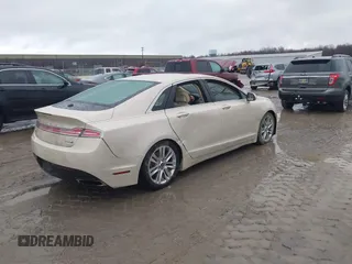 2015 Lincoln MKZ z VIN 3LN6L2J96FR618325, wystawiony jako IAAI lot #41046851 z przebiegiem Nie podano mil oraz . Historia ofert i sprzedaży dostępna na DreamBid. Obrazek 4.