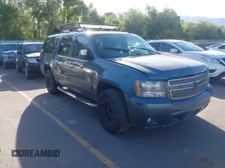 2008 Chevrolet Suburban LTZ z VIN 1GNFK163X8R176340, wystawiony jako IAAI lot #42236061 z przebiegiem 222 294 mil mil oraz . Historia ofert i sprzedaży dostępna na DreamBid. Obrazek 1.