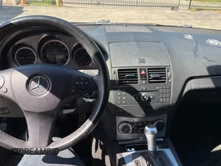 2009 Mercedes-Benz C 300 Sport z VIN WDDGF81X19R071486, wystawiony jako Copart lot #57711575 z przebiegiem 188 430 mil mil oraz Czysty tytuł • Clean title. Historia ofert i sprzedaży dostępna na DreamBid. Obrazek 9.