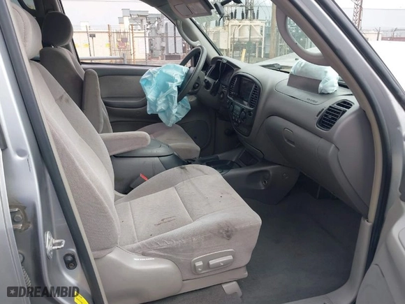 2004 Toyota Sequoia SR5 with VIN 5TDZT34A24S219659, listed as a IAAI auction lot 41784013 with 1 mi miles. Bid and sale history available at carsss.com. Image 5.