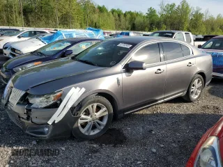 2011 Lincoln MKS z VIN 1LNHL9DR0BG612387, wystawiony jako Copart lot #52700955 z przebiegiem 134 805 mil mil oraz Nie do naprawy • Non repairable. Historia ofert i sprzedaży dostępna na DreamBid. Obrazek 1.