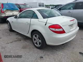 2008 Mercedes-Benz SLK 280 z VIN WDBWK54F18F174473, wystawiony jako IAAI lot #42123501 z przebiegiem 102 143 mil mil oraz . Historia ofert i sprzedaży dostępna na DreamBid. Obrazek 3.