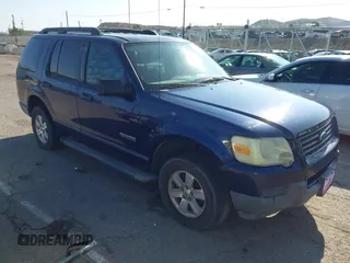 2006 Ford Explorer XLS z VIN 1FMEU62E06ZA02126, wystawiony jako IAAI lot #42419217 z przebiegiem 331 745 mil mil oraz . Historia ofert i sprzedaży dostępna na DreamBid. Obrazek 1.