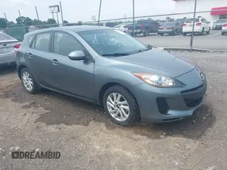 2013 Mazda 3 i Touring z VIN JM1BL1L71D1801261, wystawiony jako IAAI lot #42394900 z przebiegiem 178 199 mil mil oraz . Historia ofert i sprzedaży dostępna na DreamBid. Obrazek 1.