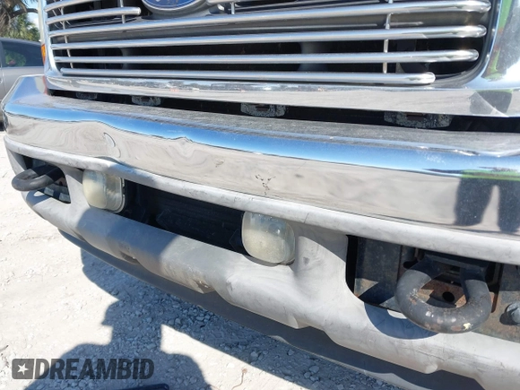 2001 Ford Super Duty F-250 XL with VIN 1FTNW21F71EB25519, listed as a IAAI auction lot 41501368 with 277,130 mi miles. Bid and sale history available at carsss.com. Image 15.