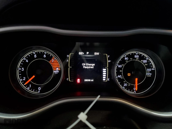 2018 Jeep Cherokee Latitude Plus z VIN 1C4PJMLX3JD507786, wystawiony jako Copart lot #60421095 z przebiegiem 28 006 mil mil oraz Szkoda całkowita • Salvage title. Historia ofert i sprzedaży dostępna na DreamBid. Obrazek 9.