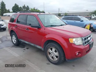 2011 Ford Escape XLT с VIN 1FMCU9D73BKC07742, выставлен на аукционе IAAI как лот 42101527 с пробегом 176 073 миль миль и . История ставок и продаж доступна на DreamBid. Изображение 1.