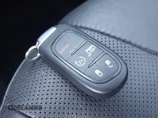 2019 Jeep Cherokee Limited with VIN 1C4PJLDX4KD439914, listed as a IAAI auction lot 42384981 with 52,470 mi miles and . Bid and sale history available at DreamBid. Image 11.