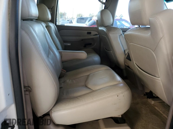 2003 Chevrolet Suburban LT with VIN 3GNFK16Z33G218425, listed as a Copart auction lot 81138144 with 246,985 mi miles and Salvage title. Bid and sale history available at DreamBid. Image 12.