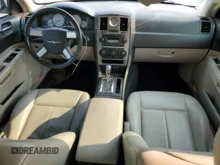 2006 Chrysler 300 z VIN 2C3KA53G16H428549, wystawiony jako Copart lot #59125715 z przebiegiem 184 233 mil mil oraz Szkoda całkowita • Salvage title. Historia ofert i sprzedaży dostępna na DreamBid. Obrazek 8.