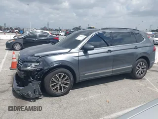 2020 Volkswagen Tiguan SE with VIN 3VV3B7AX9LM061569, listed as a IAAI auction lot 41902252 with 33,079 mi miles and . Bid and sale history available at DreamBid. Image 14.