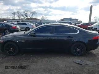 2017 Jaguar XF 35t Premium with VIN SAJBJ4BV4HCY35231, listed as a IAAI auction lot 41422811 with 92,484 mi miles. Bid and sale history available at carsss.com. Image 13.