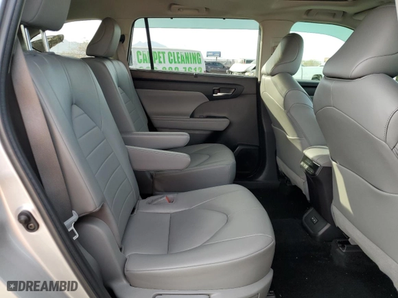 2022 Toyota Highlander XLE with VIN 5TDHZRBH1NS586955, listed as a Copart auction lot 43967865 with 33,214 mi miles and Salvage Title. Bid and sale history available at carsss.com. Image 12.