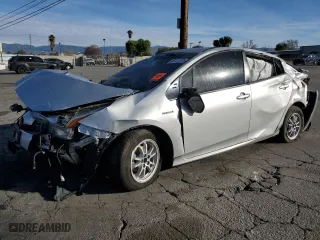 2020 Toyota Prius L Eco with VIN JTDKARFU4L3120925, listed as a Copart auction lot 46131575 with 142,129 mi miles and Salvage Title. Bid and sale history available at carsss.com. Image 1.