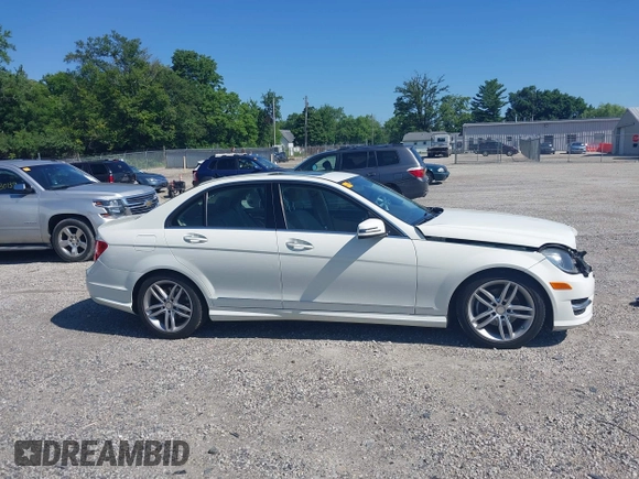 2012 Mercedes-Benz C 300 Sport с VIN WDDGF8BB8CA691471, выставлен на аукционе IAAI как лот 42621659 с пробегом 96 945 миль миль и . История ставок и продаж доступна на DreamBid. Изображение 14.