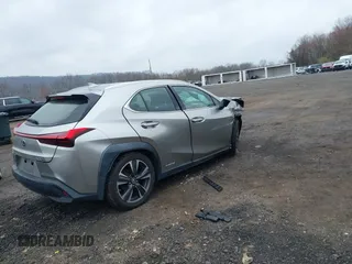 2019 Lexus UX 250h z VIN JTHU9JBH9K2008345, wystawiony jako IAAI lot #42019642 z przebiegiem Nie podano mil oraz . Historia ofert i sprzedaży dostępna na DreamBid. Obrazek 4.
