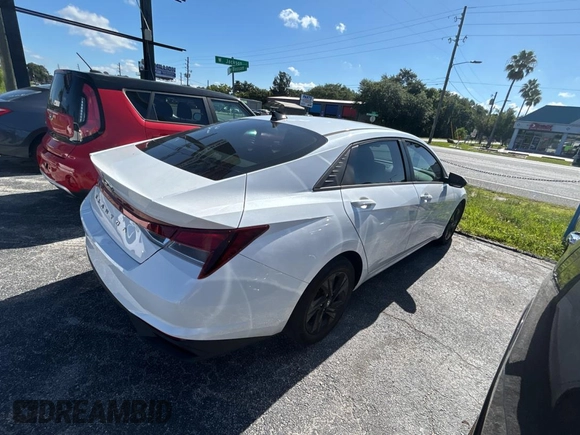 2021 Hyundai Elantra SEL z VIN 5NPLM4AG2MH026998, wystawiony jako Copart lot #61692135 z przebiegiem 55 861 mil mil oraz Czysty tytuł • Clean title. Historia ofert i sprzedaży dostępna na DreamBid. Obrazek 4.