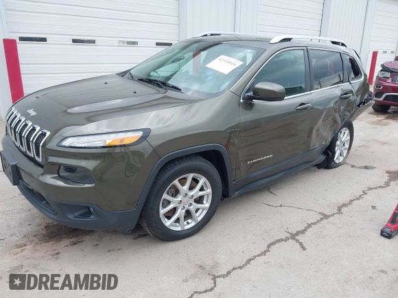 2016 Jeep Cherokee Latitude z VIN 1C4PJMCB6GW142747, wystawiony jako IAAI lot #42335016 z przebiegiem 95 085 mil mil oraz . Historia ofert i sprzedaży dostępna na DreamBid. Obrazek 17.