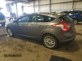 2014 Ford Focus Titanium z VIN 1FADP3N27EL462950, wystawiony jako Copart lot #65207155 z przebiegiem 34 058 mil mil oraz Szkoda całkowita • Salvage title. Historia ofert i sprzedaży dostępna na DreamBid. Obrazek 2.