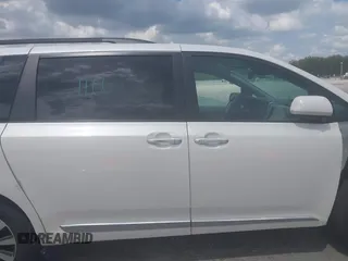 2018 Toyota Sienna XLE с VIN 5TDDZ3DC1JS200008, выставлен на аукционе IAAI как лот 42112804 с пробегом Не указан миль и . История ставок и продаж доступна на DreamBid. Изображение 14.