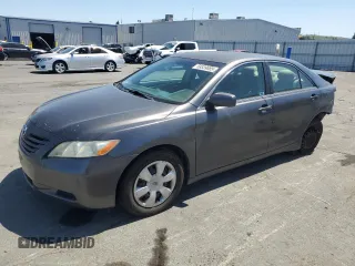 2008 Toyota Camry LE z VIN 4T4BE46K28R032285, wystawiony jako Copart lot #59339885 z przebiegiem 156 809 mil mil oraz Szkoda całkowita • Salvage title. Historia ofert i sprzedaży dostępna na DreamBid. Obrazek 1.