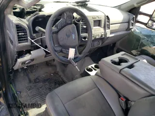 2017 Ford F-550 XL z VIN 1FDUF5GT4HEE34042, wystawiony jako Copart lot #59163265 z przebiegiem Nie podano mil oraz Tytuł czysty. Historia ofert i sprzedaży dostępna na DreamBid. Obrazek 8.