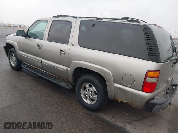 2000 Chevrolet Suburban LT with VIN 3GNFK16T7YG210170, listed as a IAAI auction lot 41665395 with 215,517 mi miles. Bid and sale history available at carsss.com. Image 3.
