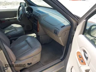 2002 Oldsmobile Silhouette GL z VIN 1GHDX03E72D180250, wystawiony jako IAAI lot #42026058 z przebiegiem 131 618 mil mil oraz . Historia ofert i sprzedaży dostępna na DreamBid. Obrazek 5.