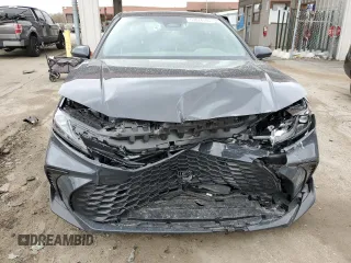 2025 Toyota Camry LE z VIN 4T1DAACK6SU027261, wystawiony jako Copart lot #53074595 z przebiegiem 9 774 mil mil oraz Szkoda całkowita • Salvage title. Historia ofert i sprzedaży dostępna na DreamBid. Obrazek 5.
