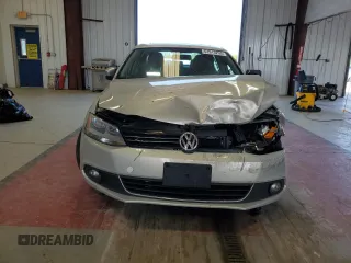 2011 Volkswagen Jetta SEL z VIN 3VWLZ7AJ5BM332905, wystawiony jako Copart lot #61913255 z przebiegiem Nie podano mil oraz Czysty tytuł • Clean title. Historia ofert i sprzedaży dostępna na DreamBid. Obrazek 5.