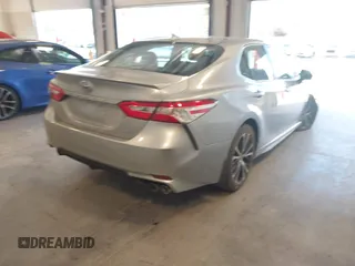 2020 Toyota Camry SE z VIN 4T1G11AK5LU350329, wystawiony jako IAAI lot #41617963 z przebiegiem 75 980 mil mil oraz . Historia ofert i sprzedaży dostępna na DreamBid. Obrazek 4.