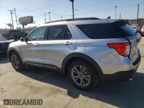 2024 Ford Explorer XLT with VIN 1FMSK7DHXRGA32630, listed as a Copart auction lot 68529784 with 884 mi miles and Salvage Title. Bid and sale history available at carsss.com. Image 2.