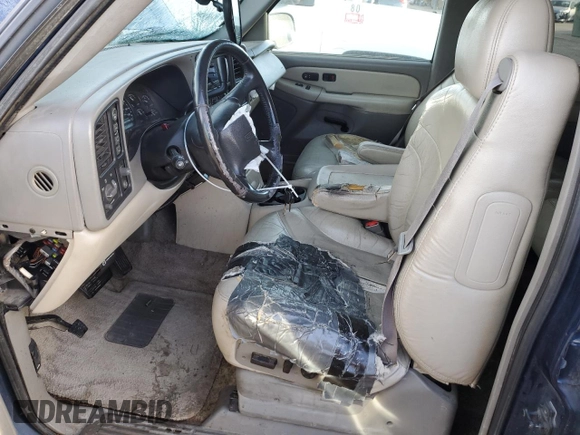 2002 GMC Yukon XL SLT z VIN 1GKFK16ZX2J232476, wystawiony jako Copart lot #50203045 z przebiegiem 285 792 mil mil oraz Szkody całkowita. Historia ofert i sprzedaży dostępna na DreamBid. Obrazek 7.