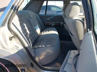 1989 Mercury Grand Marquis z VIN 2MEBM75F1KX629370, wystawiony jako IAAI lot #41718097 z przebiegiem 98 862 mil mil oraz . Historia ofert i sprzedaży dostępna na DreamBid. Obrazek 8.