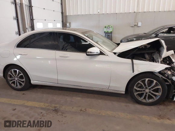 2016 Mercedes-Benz C 300 z VIN 55SWF4JB0GU160647, wystawiony jako IAAI lot #41980155 z przebiegiem 66 783 mil mil oraz . Historia ofert i sprzedaży dostępna na DreamBid. Obrazek 14.
