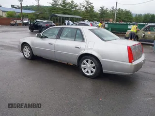 2006 Cadillac DTS 1SB z VIN 1G6KD57YX6U212463, wystawiony jako IAAI lot #42515167 z przebiegiem 186 693 mil mil oraz . Historia ofert i sprzedaży dostępna na DreamBid. Obrazek 3.