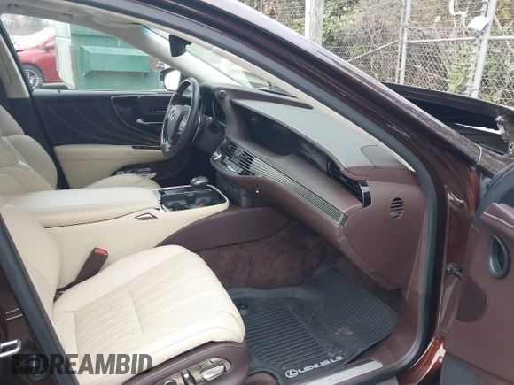 2018 Lexus LS with VIN JTHB5LFF5J5003051, listed as a IAAI auction lot 41843702 with 29,026 mi miles. Bid and sale history available at carsss.com. Image 5.