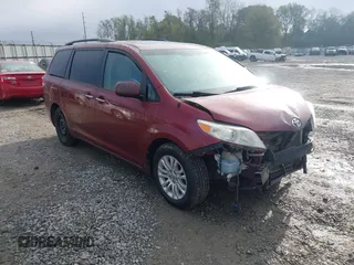 2014 Toyota Sienna XLE with VIN 5TDYK3DCXES471676, listed as a IAAI auction lot 41853038 with 169,790 mi miles. Bid and sale history available at carsss.com. Image 1.