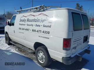 2013 Ford Econoline Cargo Commercial z VIN 1FTNE2EW5DDA25524, wystawiony jako IAAI lot #41208957 z przebiegiem 148 921 mil mil oraz . Historia ofert i sprzedaży dostępna na DreamBid. Obrazek 3.