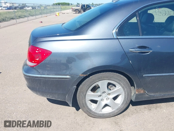 2005 Acura RL with VIN JH4KB16565C018969, listed as a IAAI auction lot 42663552 with 160,007 mi miles and . Bid and sale history available at DreamBid. Image 12.