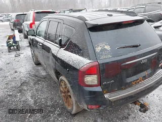 2016 Jeep Compass Sport z VIN 1C4NJDBB7GD658104, wystawiony jako IAAI lot #41674802 z przebiegiem 129 123 mil mil oraz . Historia ofert i sprzedaży dostępna na DreamBid. Obrazek 3.