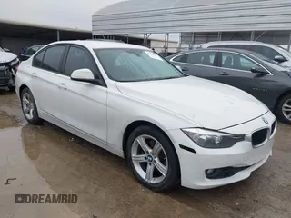 2015 BMW 3 Series 320i xDrive z VIN WBA3C3G57FNS76000, wystawiony jako IAAI lot #41569657 z przebiegiem 155 007 mil mil oraz . Historia ofert i sprzedaży dostępna na DreamBid. Obrazek 1.