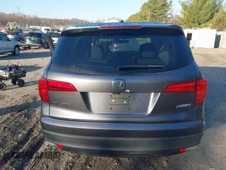 2017 Honda Pilot EX-L z VIN 5FNYF6H70HB069712, wystawiony jako IAAI lot #41828893 z przebiegiem 70 061 mil mil oraz . Historia ofert i sprzedaży dostępna na DreamBid. Obrazek 16.