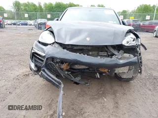 2017 Porsche Cayenne S z VIN WP1AB2A24HLA53402, wystawiony jako IAAI lot #42241178 z przebiegiem 140 801 mil mil oraz . Historia ofert i sprzedaży dostępna na DreamBid. Obrazek 6.