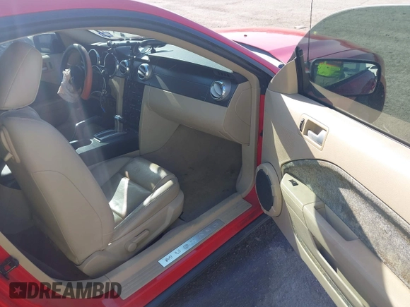2007 Ford Mustang Deluxe z VIN 1ZVFT80N875370716, wystawiony jako IAAI lot #42006779 z przebiegiem 149 895 mil mil oraz . Historia ofert i sprzedaży dostępna na DreamBid. Obrazek 5.