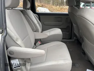 2017 Kia Sedona L with VIN KNDMA5C1XH6264738, listed as a Copart auction lot 50898905 with 151,513 mi miles and Clean Title. Bid and sale history available at carsss.com. Image 6.
