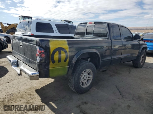 2004 Dodge Dakota SLT with VIN 1D7HG42N44S749267, listed as a Copart auction lot 89313825 with 215,047 mi miles and Salvage Title. Bid and sale history available at carsss.com. Image 3.